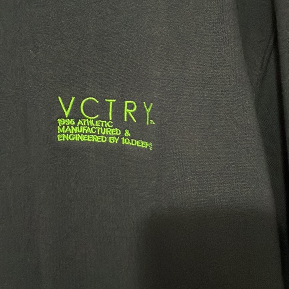 New VCTRY Sweatshirt with kangaroo pouch size large - Picture 6 of 13